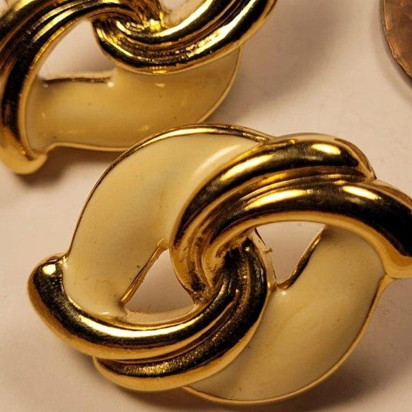 Jewelry - Vintage 80s Goldtone Earrings